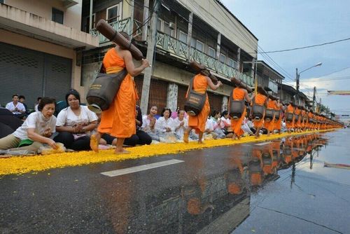 ภาพ No.11250:ประมวลภาพธุดงค์ธรรมชัยอัญเชิญพระบรมธาตุ วันที่ 7 พ.ค. 2557 จ.พระนครศรีอยุธยา