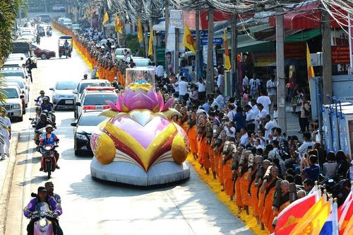 ภาพ No.11296:ประมวลภาพธุดงค์ธรรมชัยอัญเชิญพระบรมธาตุ วันที่ 8 พ.ค. 2557 จ.สระบุรี