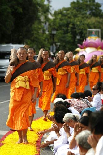 ประมวลภาพธุดงค์ธรรมชัยอัญเชิญพระบรมธาตุ วันที่ 9 พ.ค. 2557 จ.นครราชสีมา