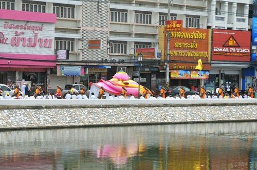 ภาพ No.11371:ประมวลภาพธุดงค์ธรรมชัยอัญเชิญพระบรมธาตุ วันที่ 9 พ.ค. 2557 จ.นครราชสีมา