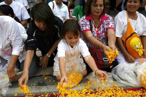 ภาพ No.11372:ประมวลภาพธุดงค์ธรรมชัยอัญเชิญพระบรมธาตุ วันที่ 9 พ.ค. 2557 จ.นครราชสีมา