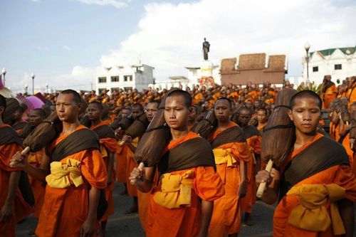 ภาพ No.11400:ประมวลภาพธุดงค์ธรรมชัยอัญเชิญพระบรมธาตุ วันที่ 9 พ.ค. 2557 จ.นครราชสีมา