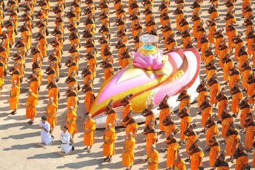 ภาพ No.11432:ประมวลภาพธุดงค์ธรรมชัยอัญเชิญพระบรมธาตุ วันที่ 12 พ.ค.2557 จ.หนองคาย