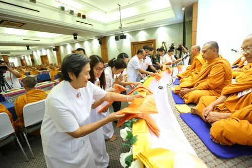 ภาพ No.11712:พิธีถวายสังฆทานแด่คณะสงฆ์ 323 วัด ใน 4 จังหวัดภาคใต้ ครั้งที่ 103