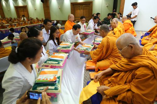 ภาพ No.11713:พิธีถวายสังฆทานแด่คณะสงฆ์ 323 วัด ใน 4 จังหวัดภาคใต้ ครั้งที่ 103