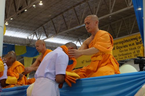 ภาพ No.36742:พิธีบรรพชา กล่าวคำขอบรรพชา และคล้องอังสะ