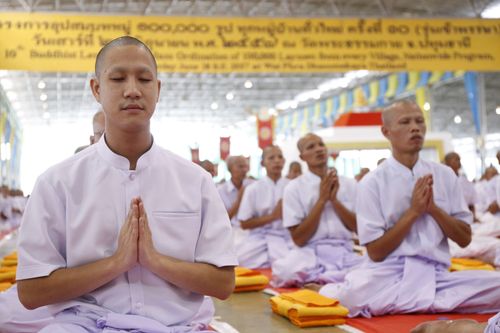 ภาพ No.36749:พิธีบรรพชา กล่าวคำขอบรรพชา และคล้องอังสะ