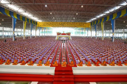 ภาพ No.36830:พิธีบรรพชา กล่าวคำขอบรรพชา และคล้องอังสะ