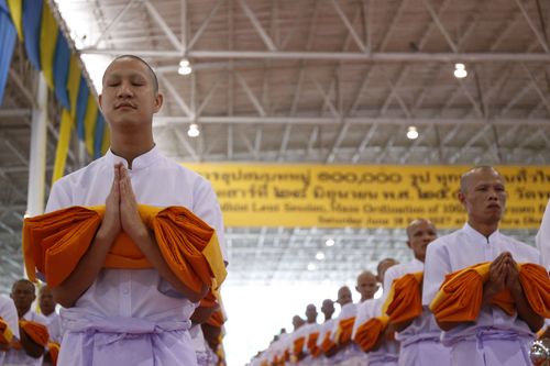 ภาพ No.36751:พิธีบรรพชา กล่าวคำขอบรรพชา และคล้องอังสะ