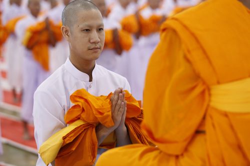 ภาพ No.36755:พิธีบรรพชา กล่าวคำขอบรรพชา และคล้องอังสะ