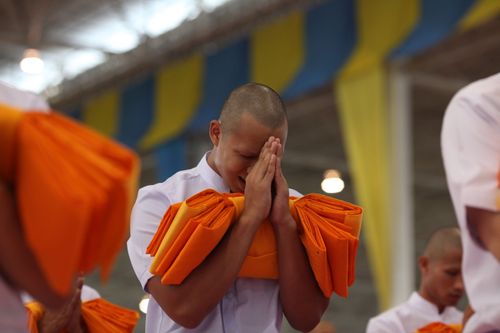 ภาพ No.36819:พิธีบรรพชา กล่าวคำขอบรรพชา และคล้องอังสะ