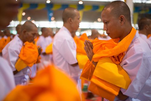 ภาพ No.36890:พิธีบรรพชา กล่าวคำขอบรรพชา และคล้องอังสะ