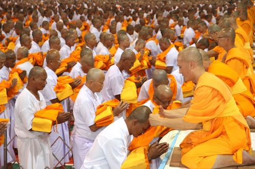 ภาพ No.11547:พิธีบรรพชาโครงการอุปสมบทหมู่ 100,000 รูป ทุกหมู่บ้านทั่วไทย ครั้งที่ 10 (รุ่นเข้าพรรษา)