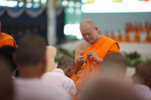 ภาพ No.36825:พิธีบรรพชา กล่าวคำขอบรรพชา และคล้องอังสะ