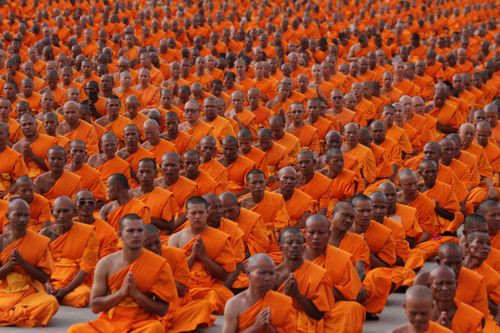 ภาพ No.36902:ถ่ายภาพหมู่ร่วมกันของพระธรรมทายาท ณ ลานธรรม