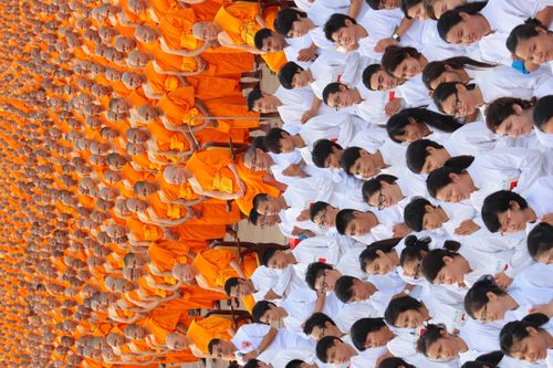 ภาพ No.36912:ถ่ายภาพหมู่ร่วมกันของพระธรรมทายาท ณ ลานธรรม