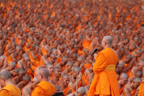 ภาพ No.36906:ถ่ายภาพหมู่ร่วมกันของพระธรรมทายาท ณ ลานธรรม