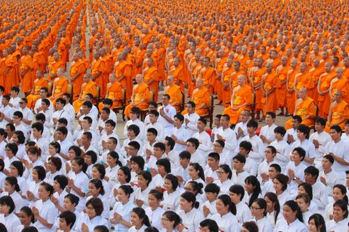ภาพ No.36913:ถ่ายภาพหมู่ร่วมกันของพระธรรมทายาท ณ ลานธรรม