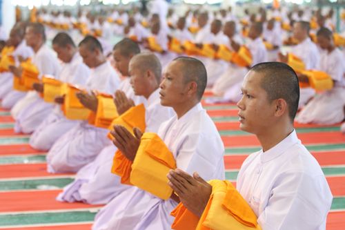 ภาพ No.36802:พิธีบรรพชา กล่าวคำขอบรรพชา และคล้องอังสะ