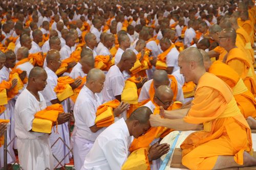 ภาพ No.36814:พิธีบรรพชา กล่าวคำขอบรรพชา และคล้องอังสะ