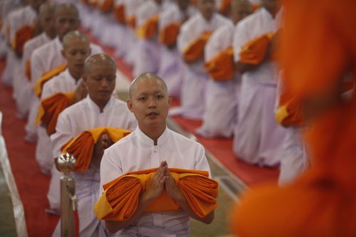 ภาพ No.36887:พิธีบรรพชา กล่าวคำขอบรรพชา และคล้องอังสะ