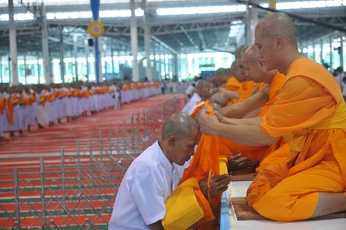 ภาพ No.36784:พิธีบรรพชา กล่าวคำขอบรรพชา และคล้องอังสะ