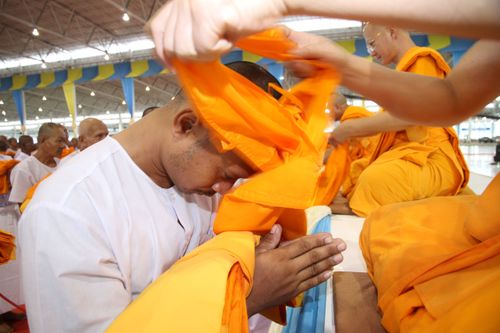 ภาพ No.36806:พิธีบรรพชา กล่าวคำขอบรรพชา และคล้องอังสะ