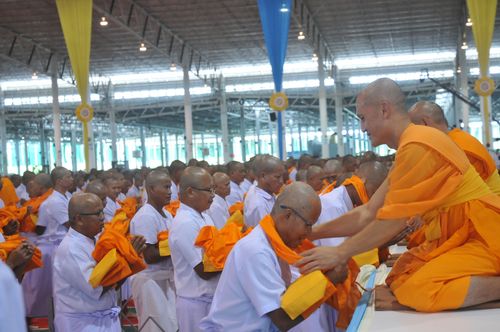 ภาพ No.36787:พิธีบรรพชา กล่าวคำขอบรรพชา และคล้องอังสะ
