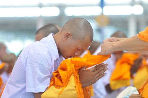 ภาพ No.36790:พิธีบรรพชา กล่าวคำขอบรรพชา และคล้องอังสะ