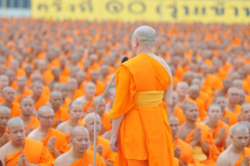 ภาพ No.36915:ถ่ายภาพหมู่ร่วมกันของพระธรรมทายาท ณ ลานธรรม