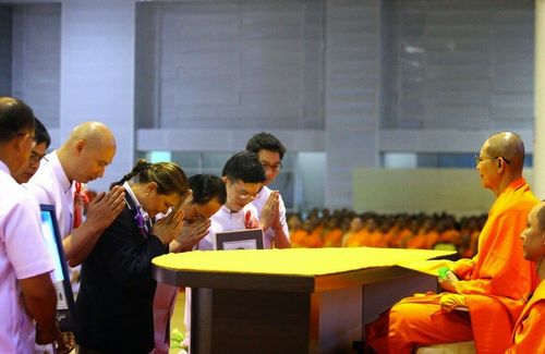 ภาพ No.11593:ประมวลภาพพิธีถวายใบประกาศเกียรติคุณกินเนสส์ เวิลด์ เรคคอร์ดปีที่ 3