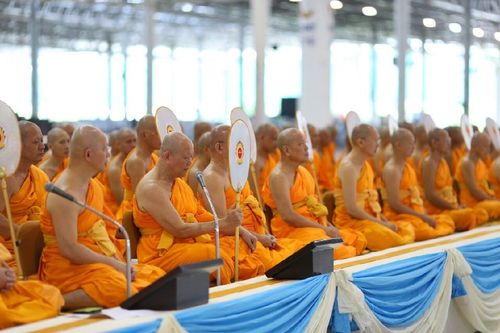 ภาพ No.11661:ประมวลภาพพิธีถวายกองทุนแสงสว่างและผ้าอาบน้ำฝนวันอาสาฬหบูชา พ.ศ. 2557