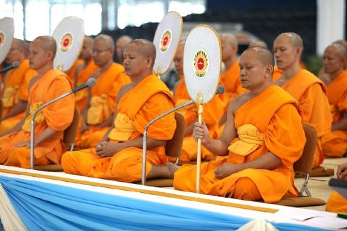 ภาพ No.11664:ประมวลภาพพิธีถวายกองทุนแสงสว่างและผ้าอาบน้ำฝนวันอาสาฬหบูชา พ.ศ. 2557