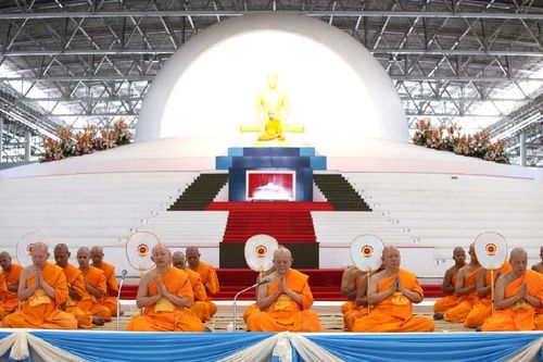 ภาพ No.11665:ประมวลภาพพิธีถวายกองทุนแสงสว่างและผ้าอาบน้ำฝนวันอาสาฬหบูชา พ.ศ. 2557