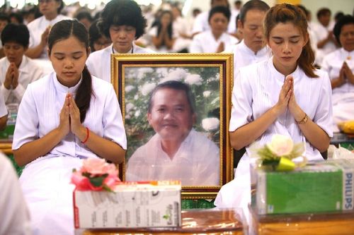 ภาพ No.11667:ประมวลภาพพิธีถวายกองทุนแสงสว่างและผ้าอาบน้ำฝนวันอาสาฬหบูชา พ.ศ. 2557