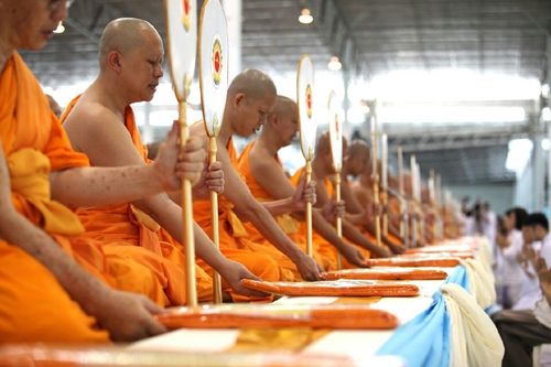 ภาพ No.11671:ประมวลภาพพิธีถวายกองทุนแสงสว่างและผ้าอาบน้ำฝนวันอาสาฬหบูชา พ.ศ. 2557