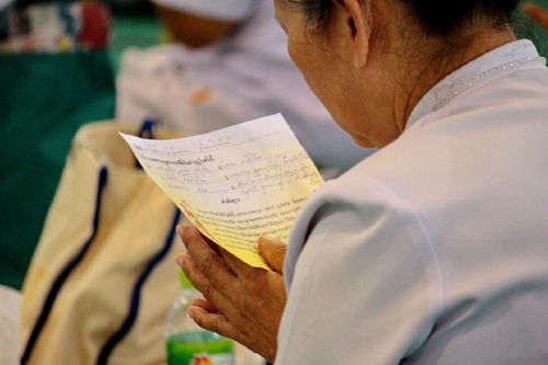 ภาพ No.11674:ประมวลภาพพิธีถวายกองทุนแสงสว่างและผ้าอาบน้ำฝนวันอาสาฬหบูชา พ.ศ. 2557