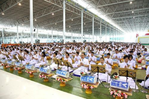 ภาพ No.11678:ประมวลภาพพิธีถวายกองทุนแสงสว่างและผ้าอาบน้ำฝนวันอาสาฬหบูชา พ.ศ. 2557