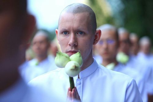 ภาพ No.11725:ประมวลภาพอุปสมบทหมู่ธรรมทายาทนานาชาติ รุ่นที่ 12 และธรรมทายาทอุดมศึกษารุ่นที่ 42