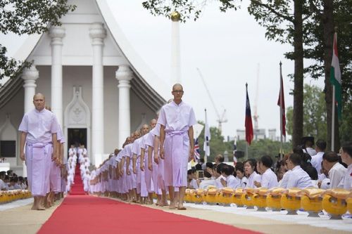 ภาพ No.11732:ประมวลภาพอุปสมบทหมู่ธรรมทายาทนานาชาติ รุ่นที่ 12 และธรรมทายาทอุดมศึกษารุ่นที่ 42