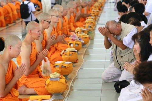 ภาพ No.11750:ประมวลภาพอุปสมบทหมู่ธรรมทายาทนานาชาติ รุ่นที่ 12 และธรรมทายาทอุดมศึกษารุ่นที่ 42