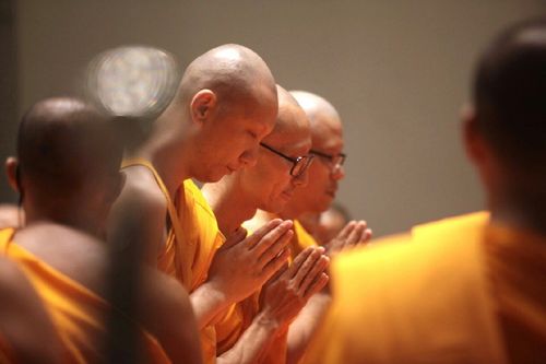 ภาพ No.11752:ประมวลภาพอุปสมบทหมู่ธรรมทายาทนานาชาติ รุ่นที่ 12 และธรรมทายาทอุดมศึกษารุ่นที่ 42