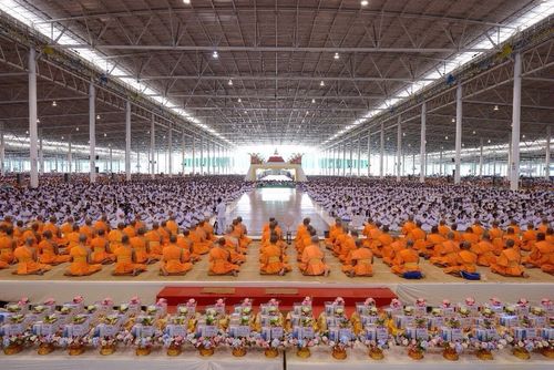 ภาพ No.11900:ประมวลภาพพิธีถวายกองทุนรักษาพระภิกษุ - สามเณรอาพาธ เนื่องในวันธรรมชัย ประจำปี 2557