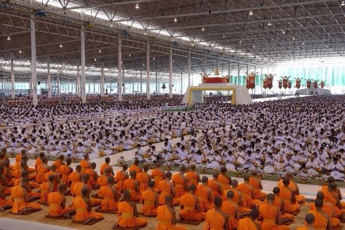 ภาพ No.11904:ประมวลภาพพิธีถวายกองทุนรักษาพระภิกษุ - สามเณรอาพาธ เนื่องในวันธรรมชัย ประจำปี 2557