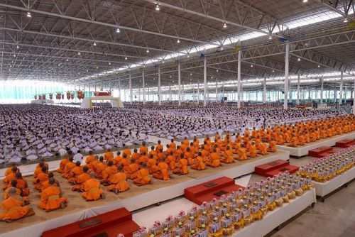 ภาพ No.11903:ประมวลภาพพิธีถวายกองทุนรักษาพระภิกษุ - สามเณรอาพาธ เนื่องในวันธรรมชัย ประจำปี 2557