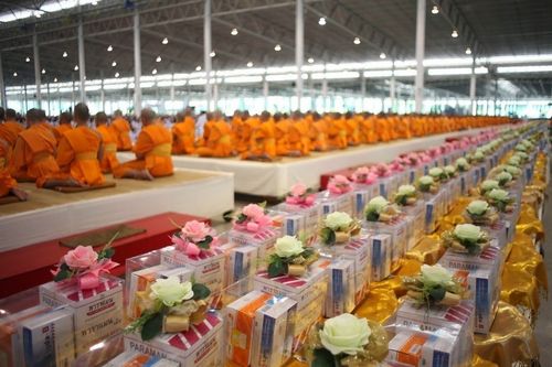 ภาพ No.11912:ประมวลภาพพิธีถวายกองทุนรักษาพระภิกษุ - สามเณรอาพาธ เนื่องในวันธรรมชัย ประจำปี 2557