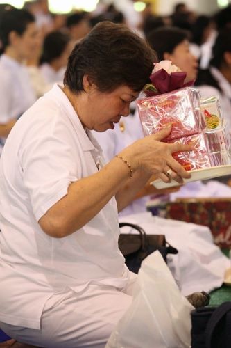 ภาพ No.11907:ประมวลภาพพิธีถวายกองทุนรักษาพระภิกษุ - สามเณรอาพาธ เนื่องในวันธรรมชัย ประจำปี 2557