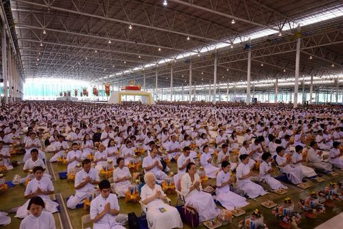 ภาพ No.11917:ประมวลภาพพิธีถวายกองทุนรักษาพระภิกษุ - สามเณรอาพาธ เนื่องในวันธรรมชัย ประจำปี 2557