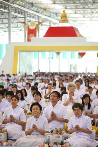 ภาพ No.11930:ประมวลภาพพิธีถวายกองทุนรักษาพระภิกษุ - สามเณรอาพาธ เนื่องในวันธรรมชัย ประจำปี 2557