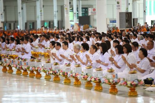 ภาพ No.11931:ประมวลภาพพิธีถวายกองทุนรักษาพระภิกษุ - สามเณรอาพาธ เนื่องในวันธรรมชัย ประจำปี 2557